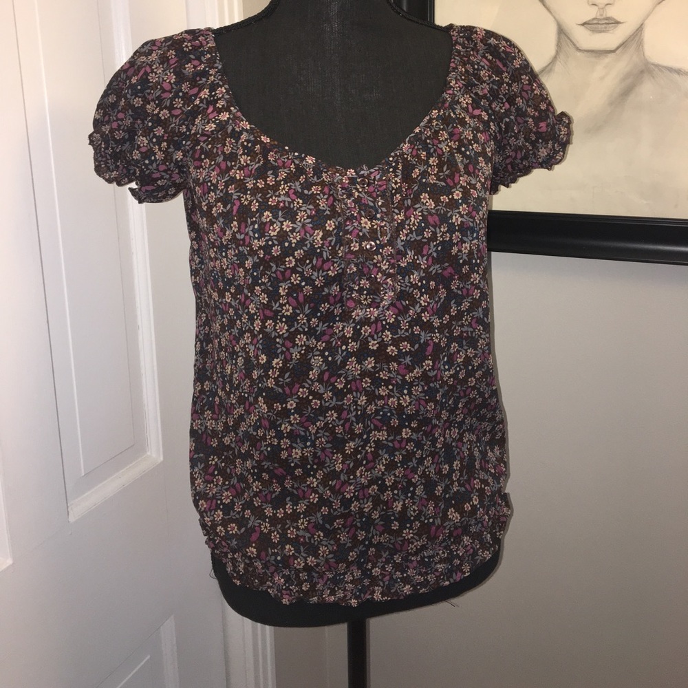 American Rag floral short sleeve top 💜